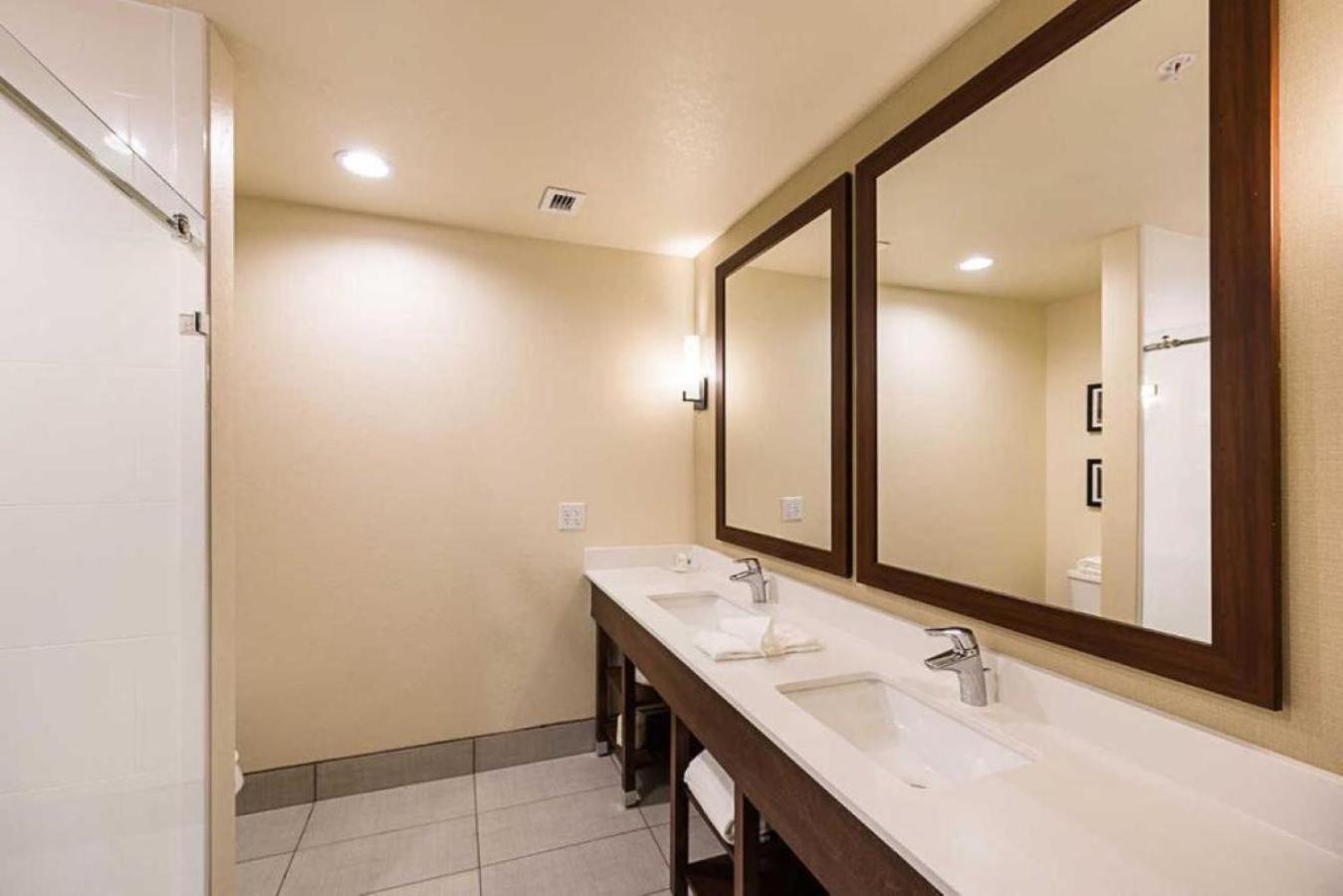 Comfort Suites Greenville South Piedmont Екстер'єр фото